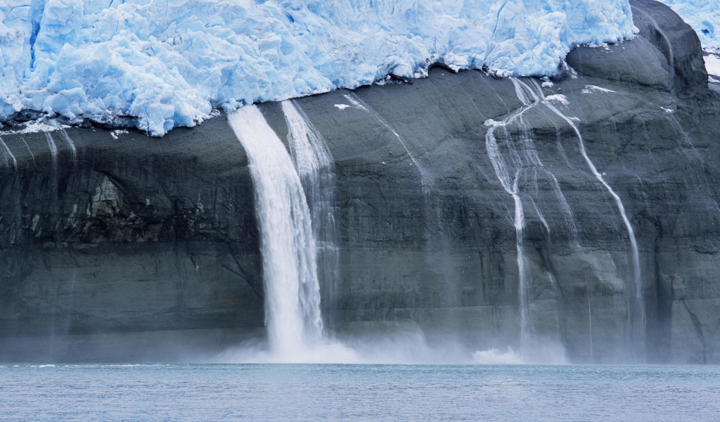 Ледник на скале