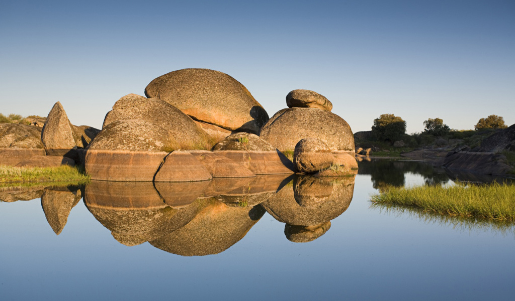 Большие валуны