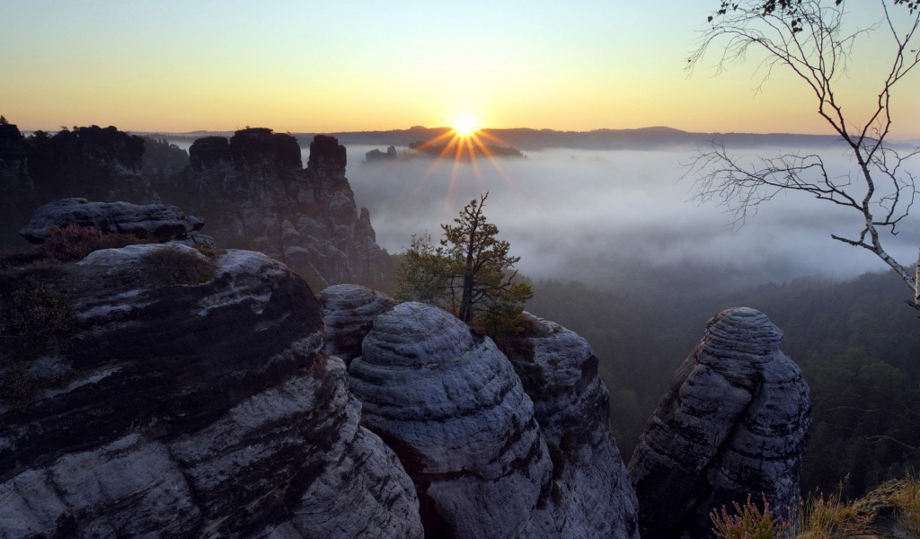 Горы и туман