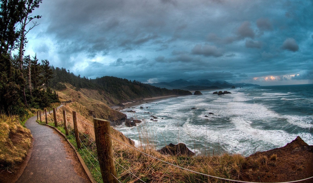 Тропинка на побережье