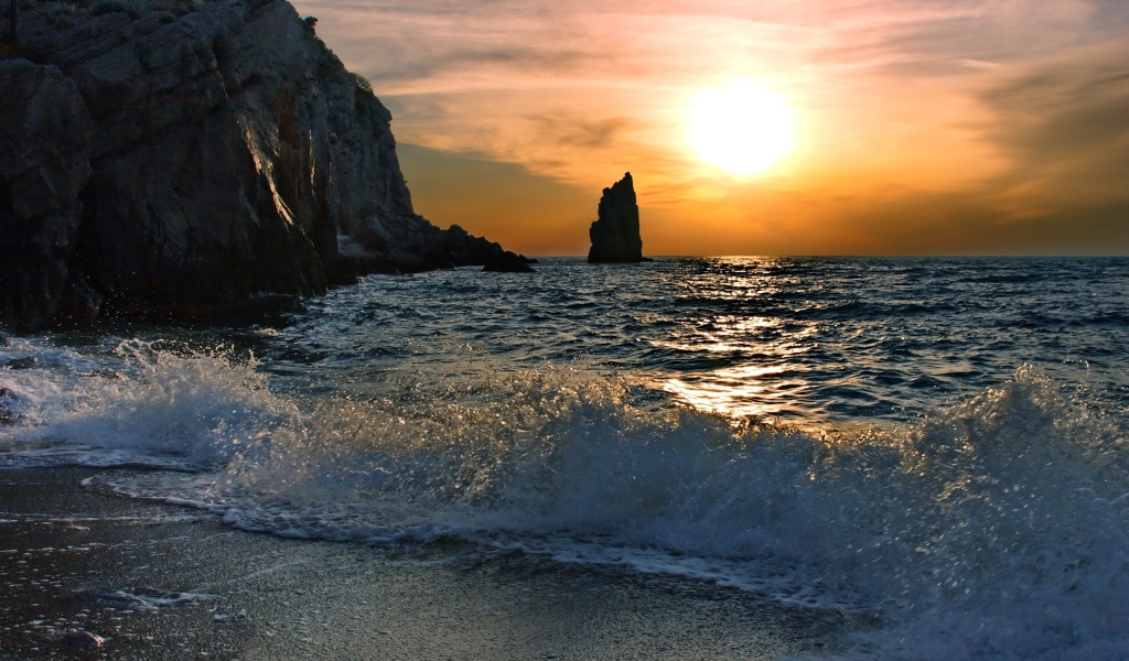 Брызги волн