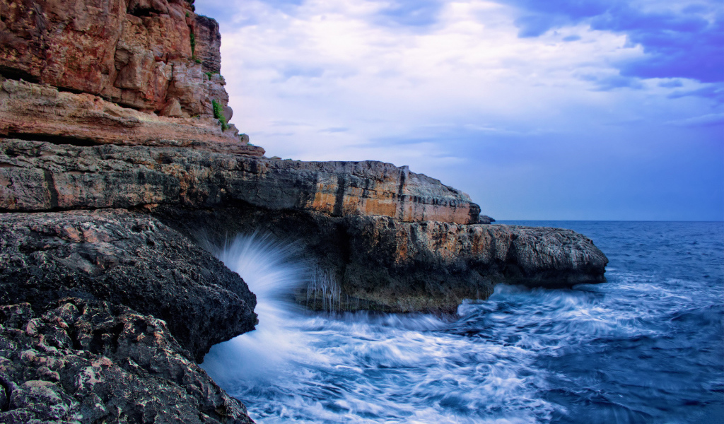 Каменный берег