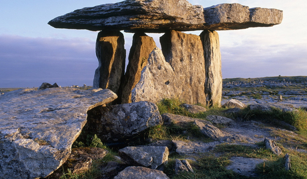 Каменный дольмен