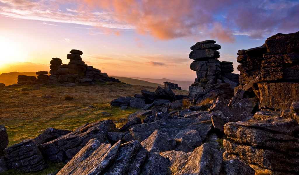 Камни на холмах