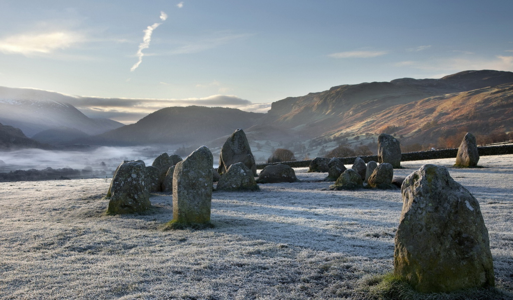 Камни на склоне