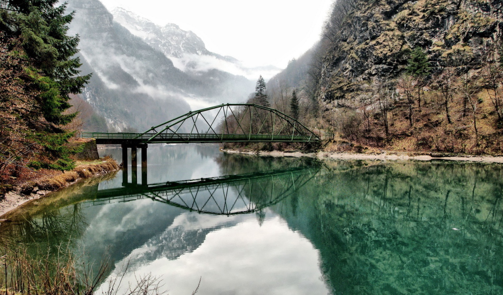 Зеленое озеро