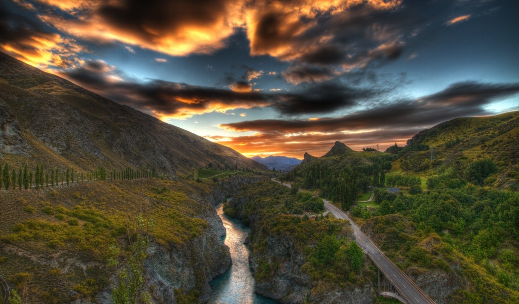 Речка и дорога