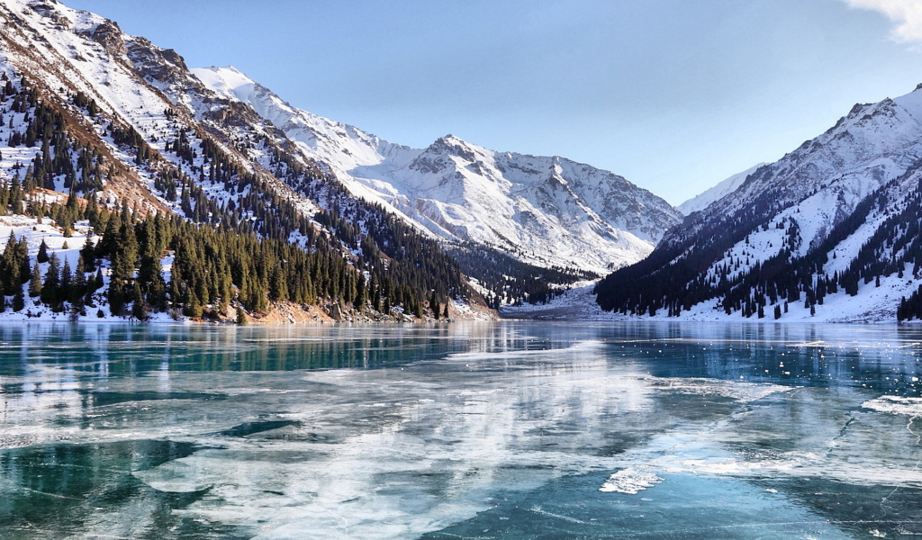 Озеро подо льдом