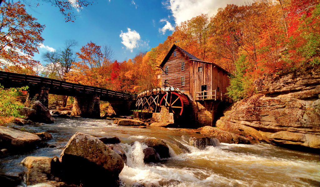 Водяная мельница на речке