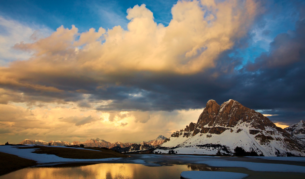 Горное озеро