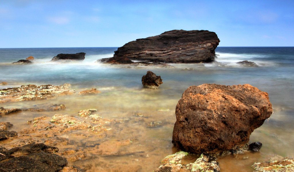 Камни над водой