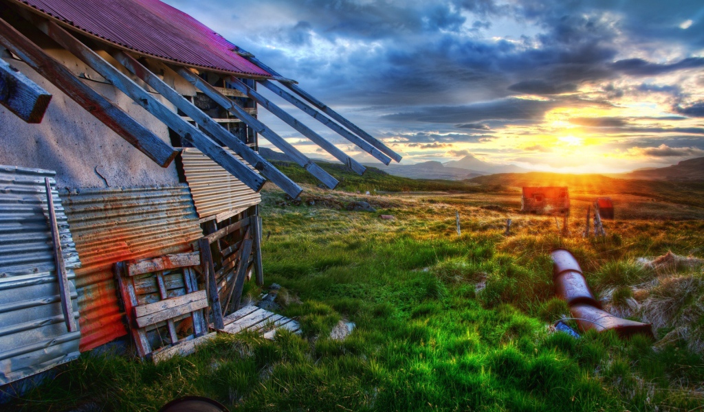 Лачуга на закате