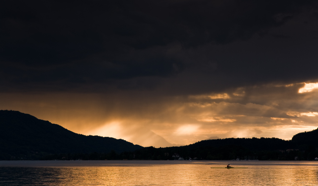 Закат на озере