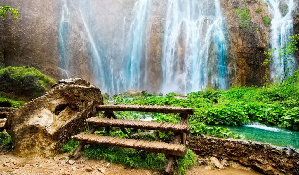 Удивительный водопад