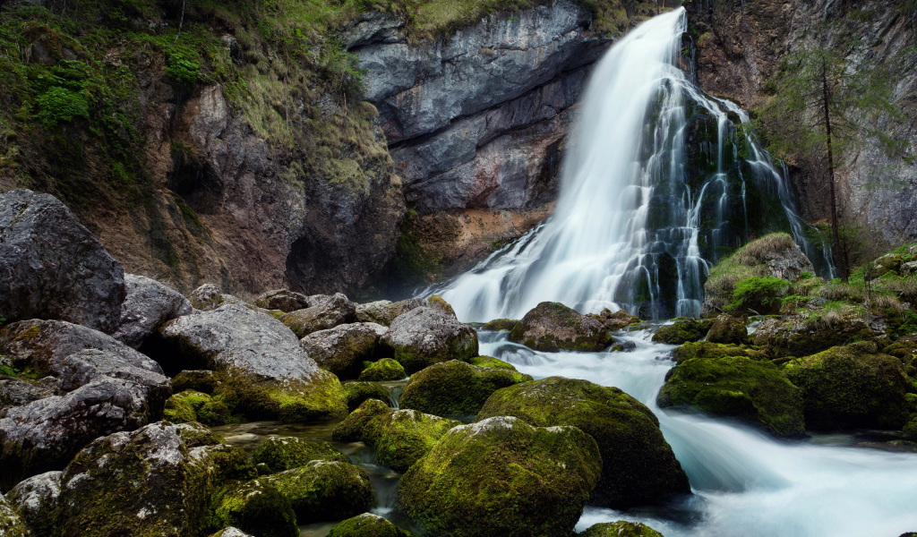 Маленький водопад