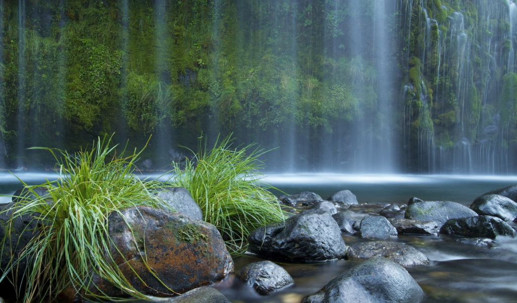 Стена водопада