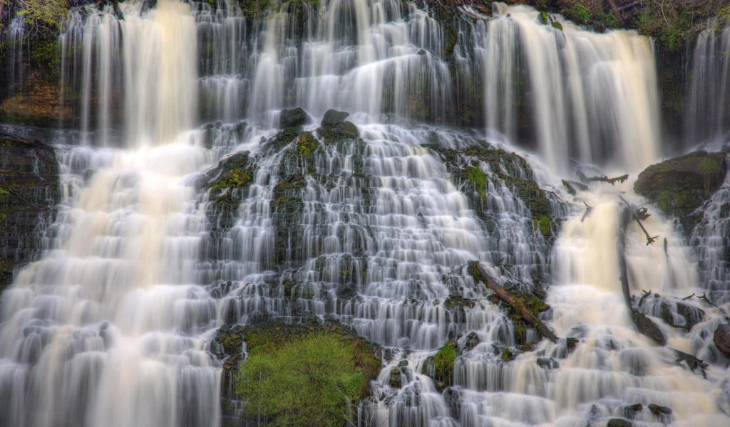 Красивый водопад