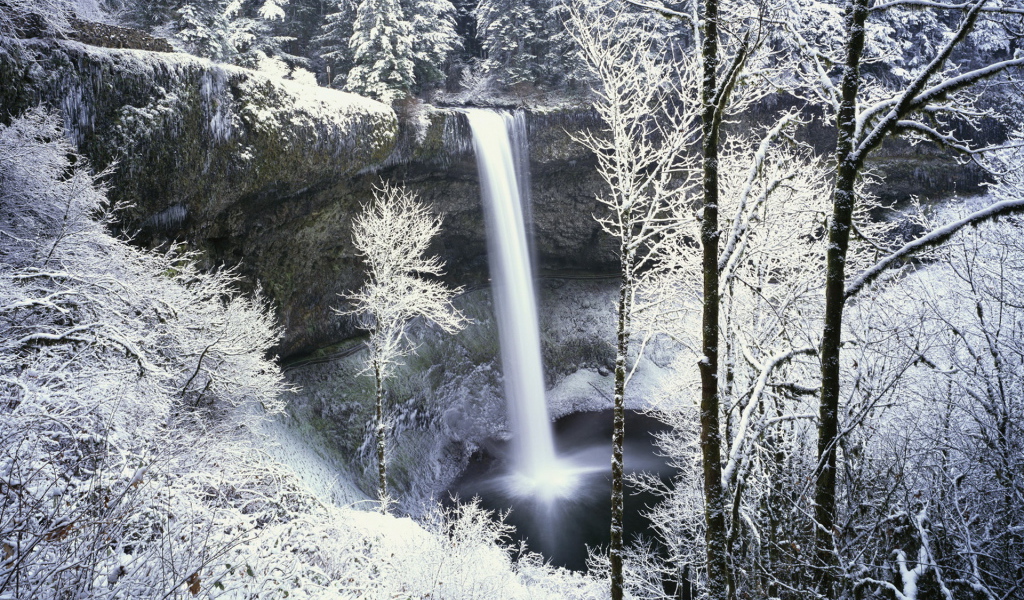 Зимний водопад