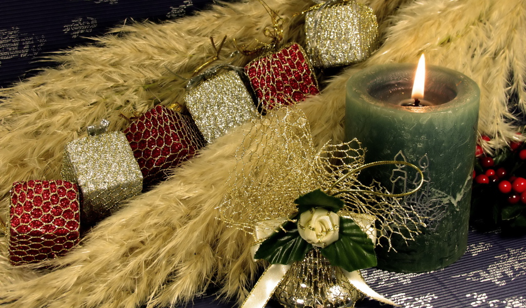 Свеча и украшения