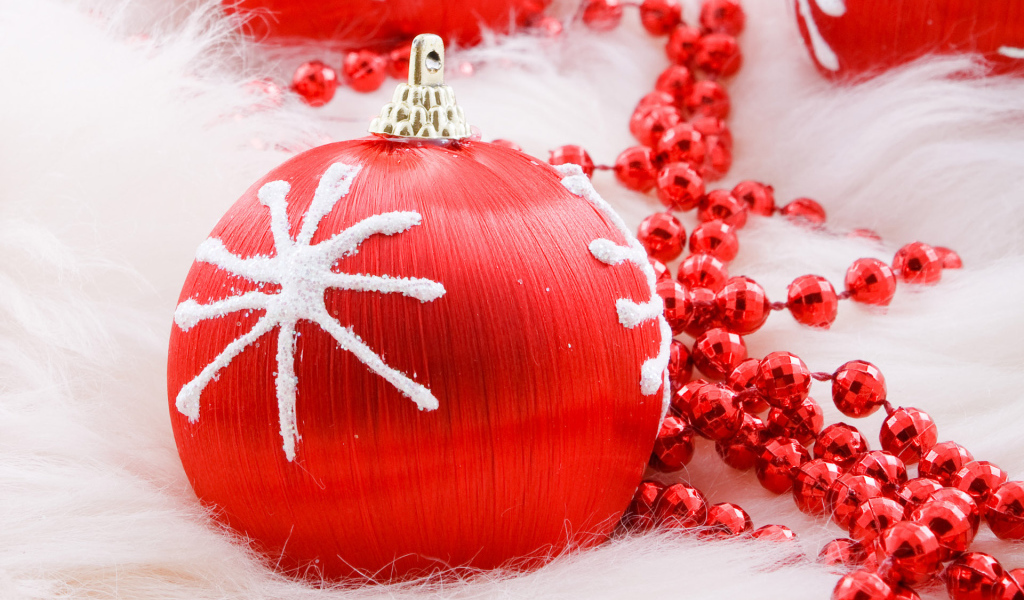 Праздничные игрушки