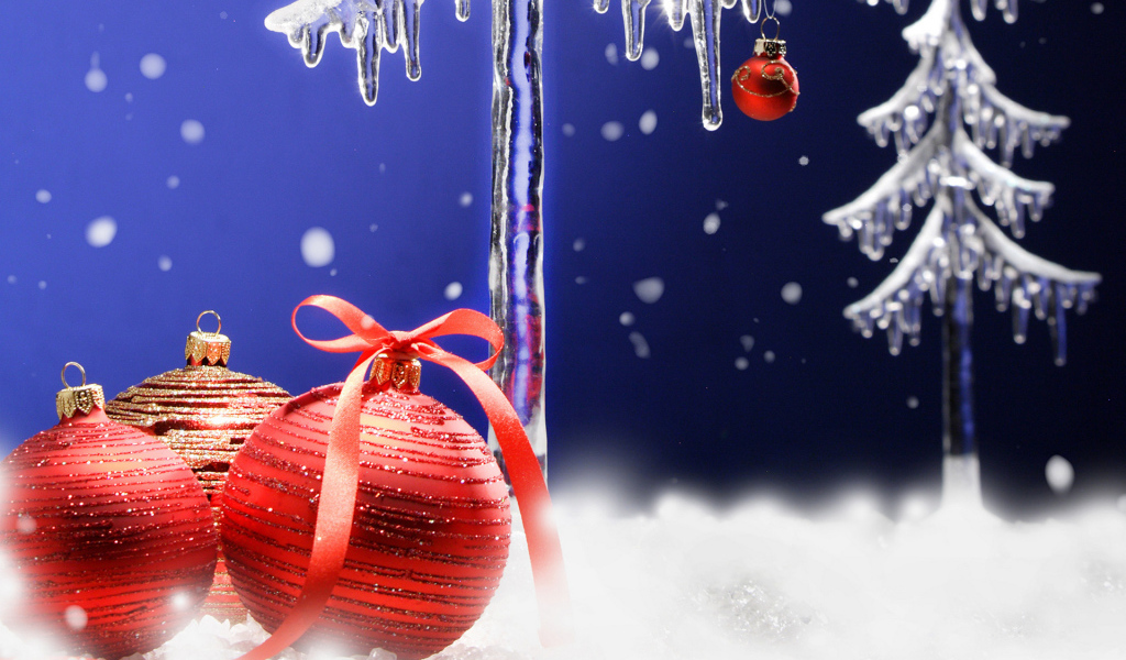 Игрушки и сосульки