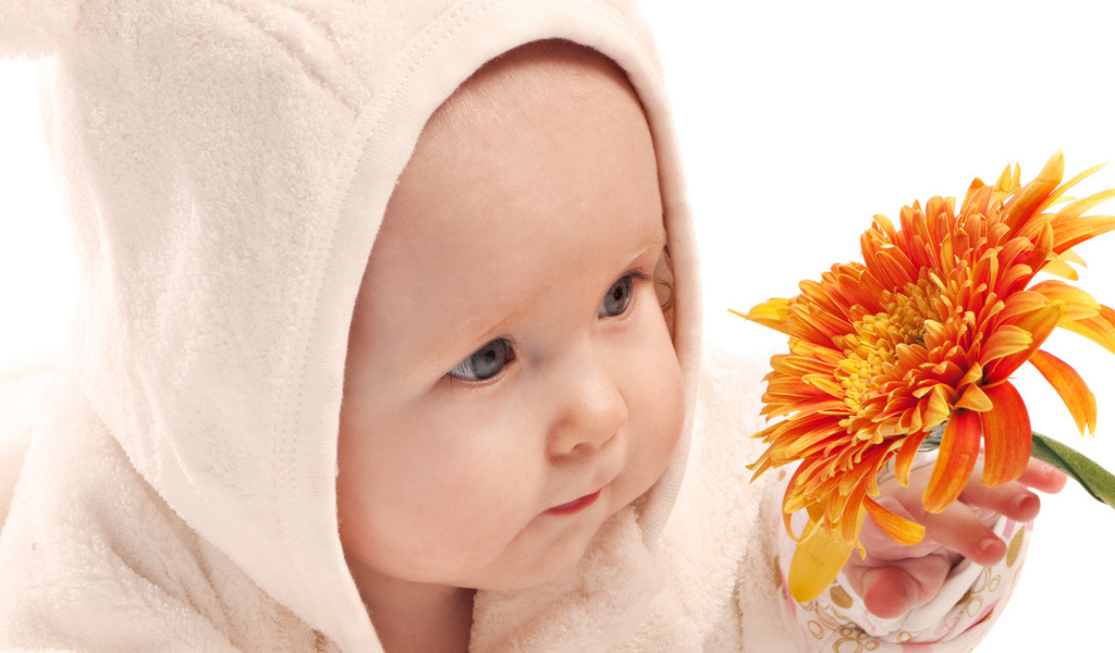Малыш и цветок