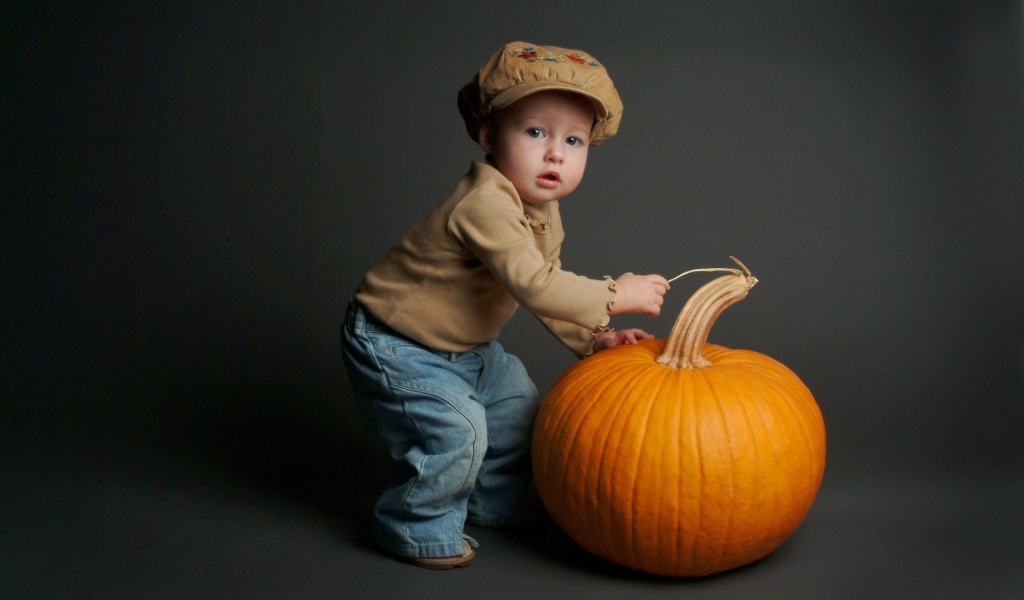 Малыш и тыква