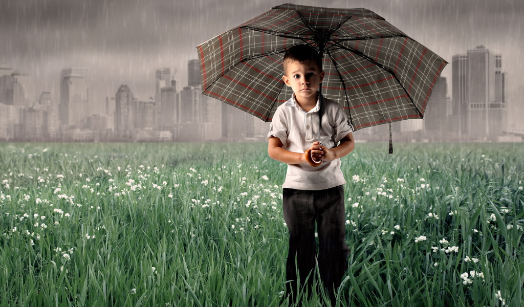 Мальчик под зонтом