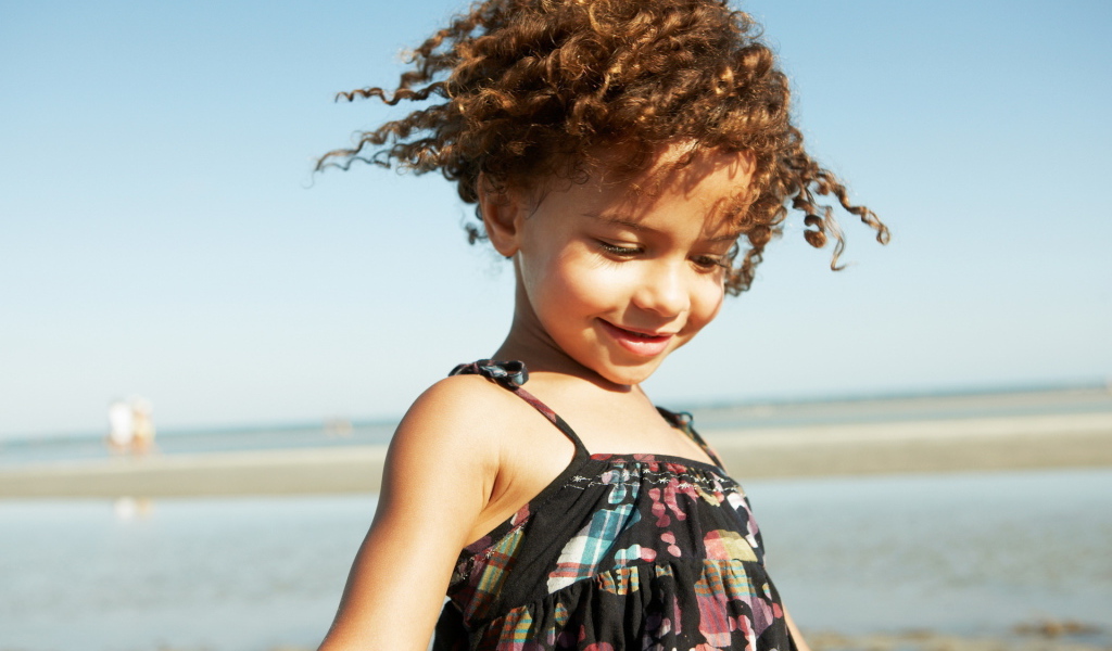 Девочка с кудряшками