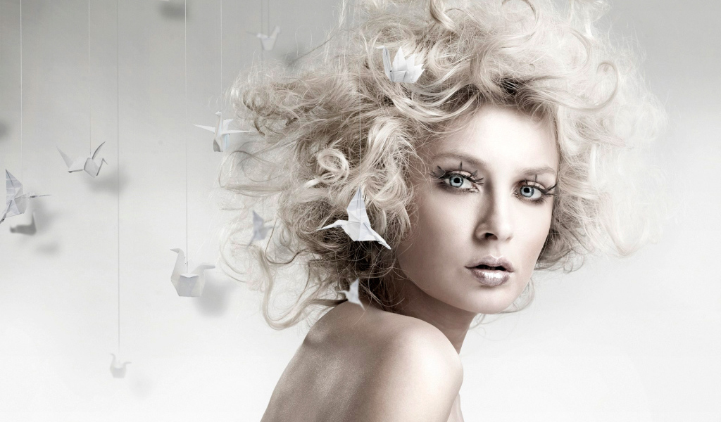 Девушка и птички