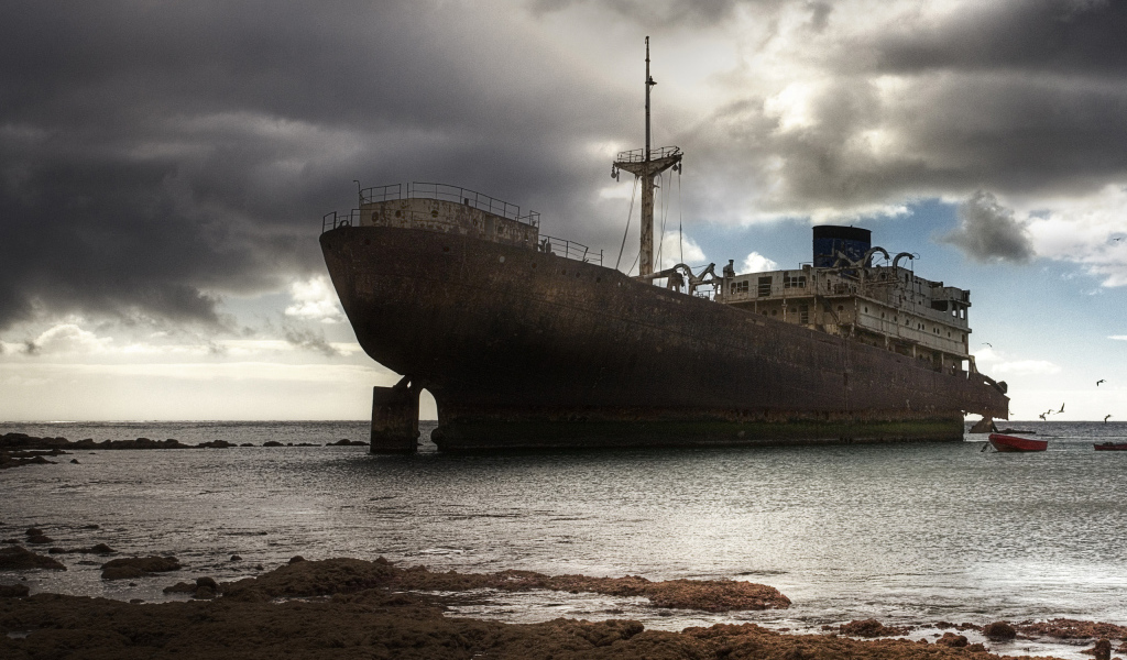 Старое судно