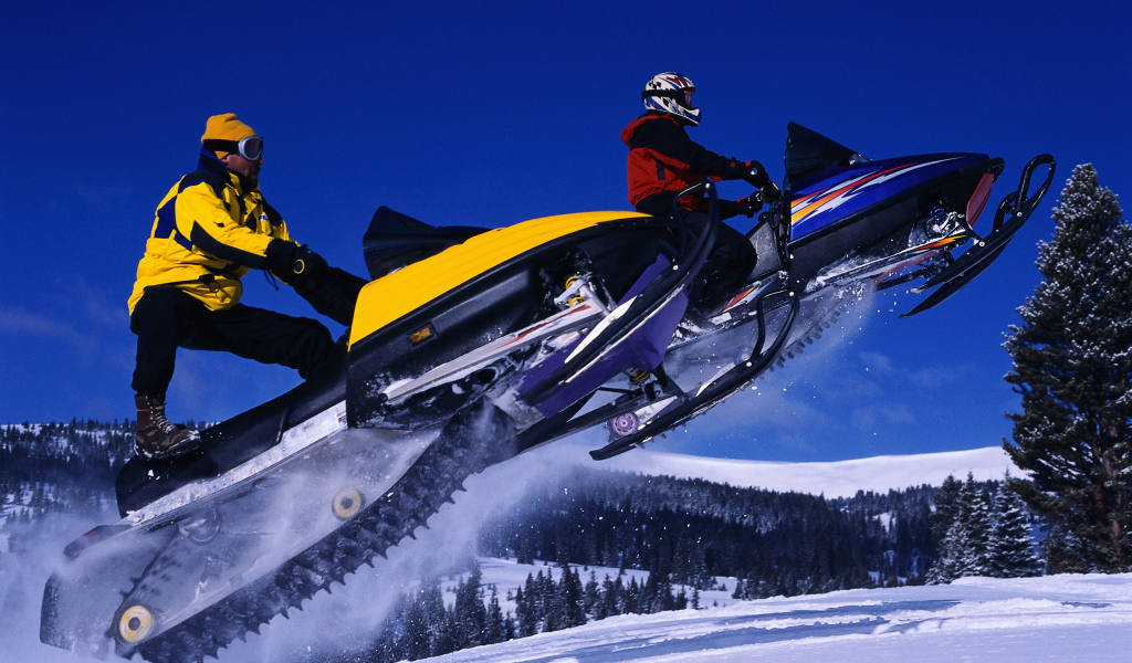Races on snowmobiles
