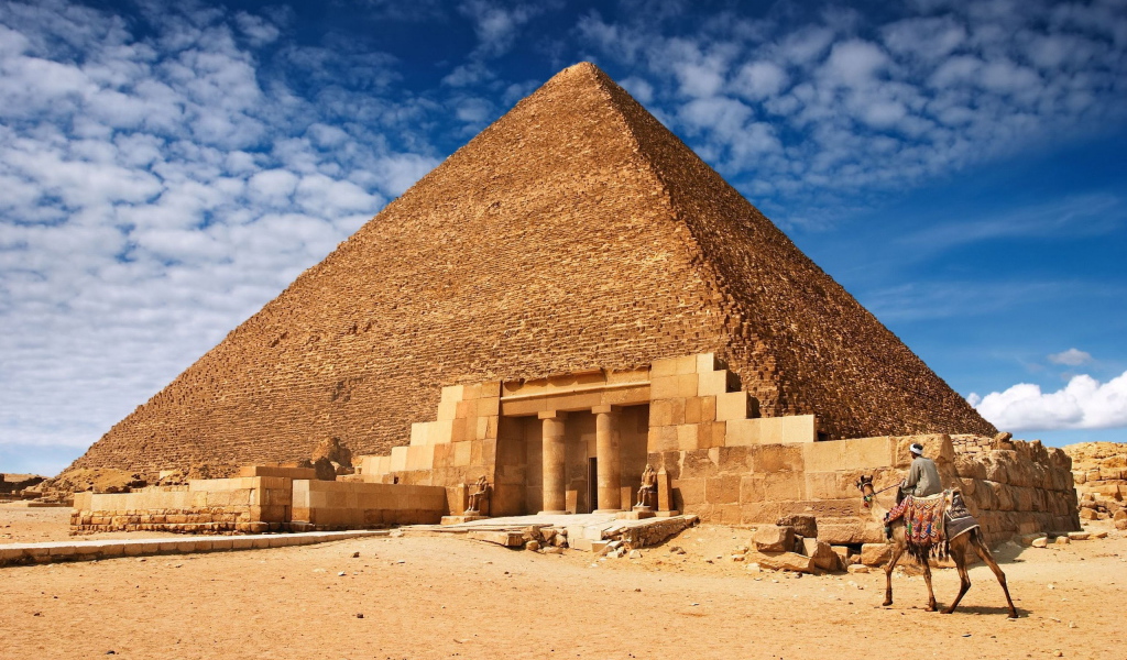 Пирамида в пустыне