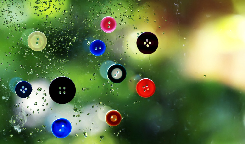 Пуговицы на стекле