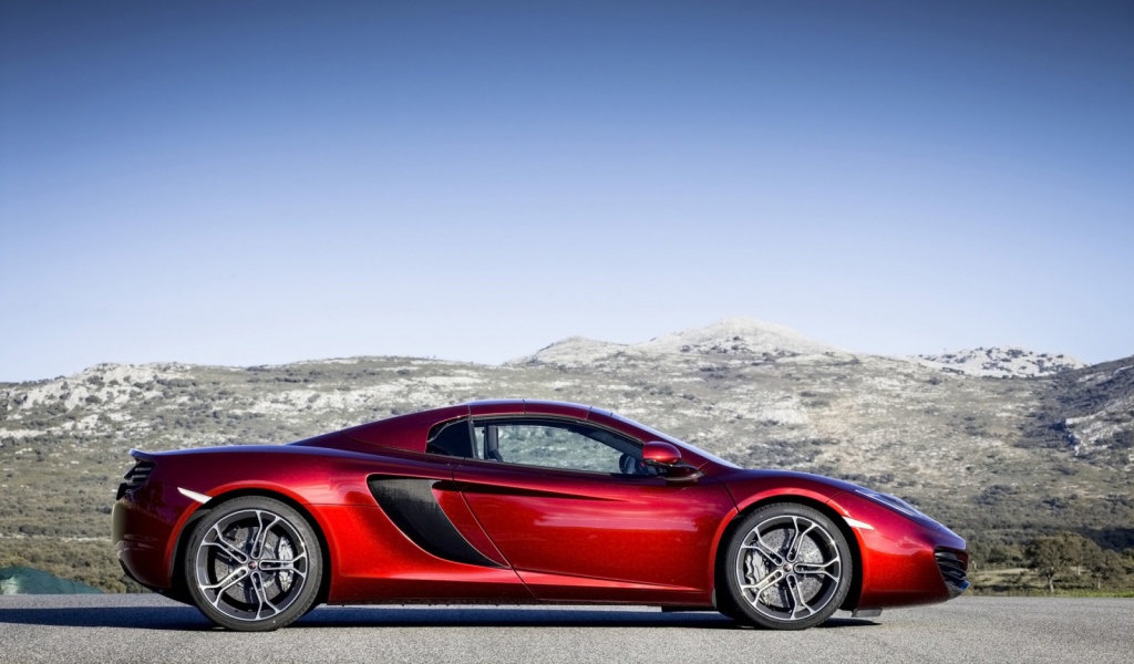 Красный McLaren mp4 12c