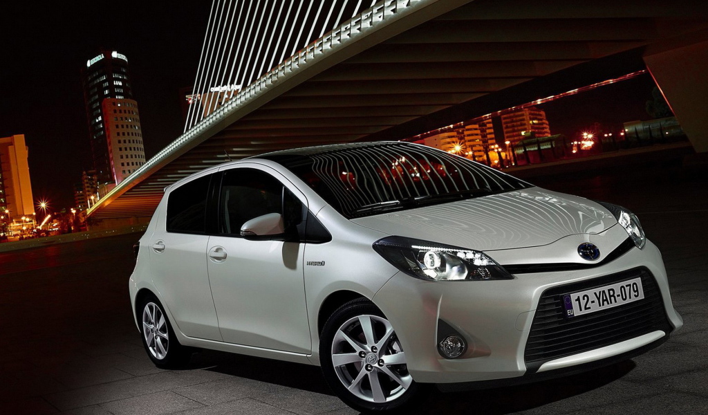 Toyota-Yaris Hybrid