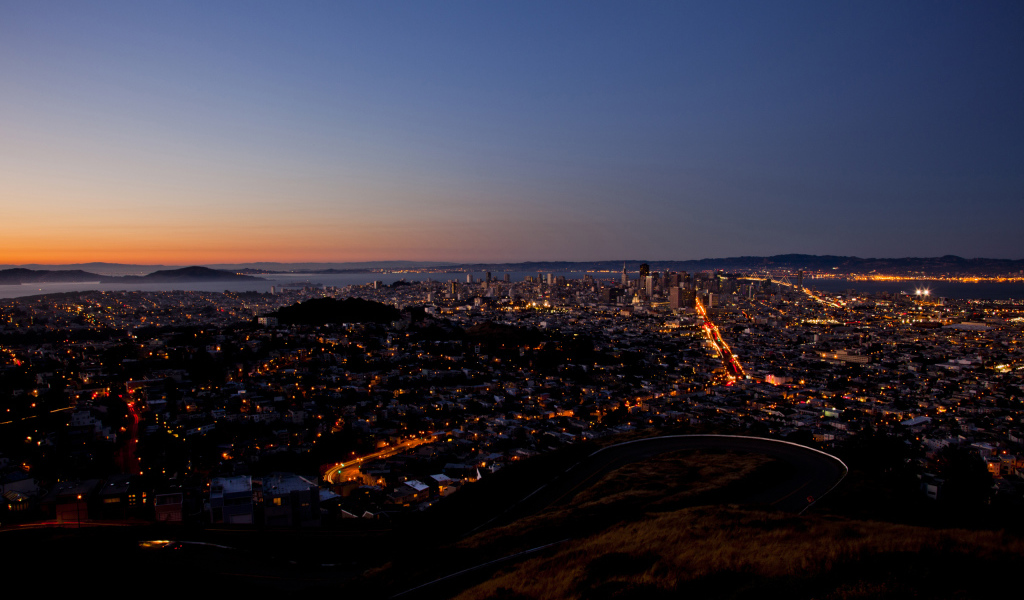 Вечерний город