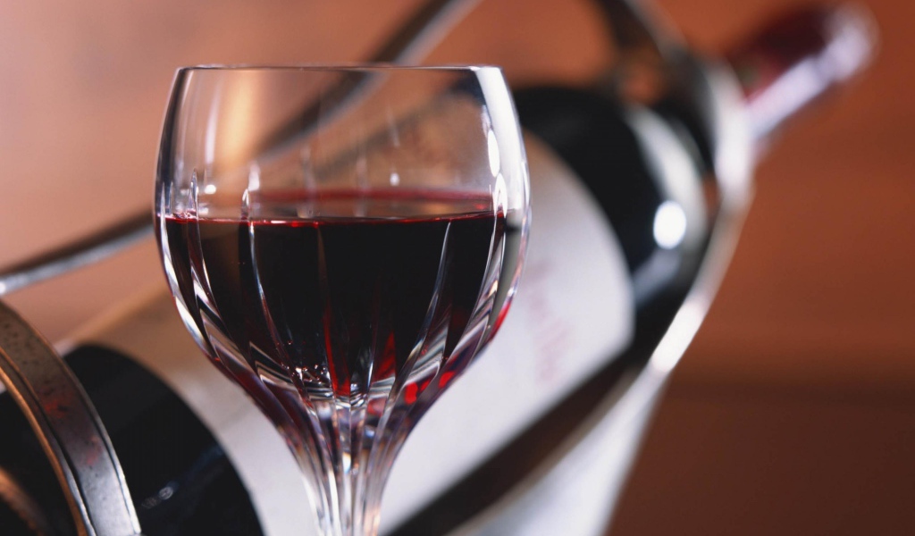 Стакан красного вина
