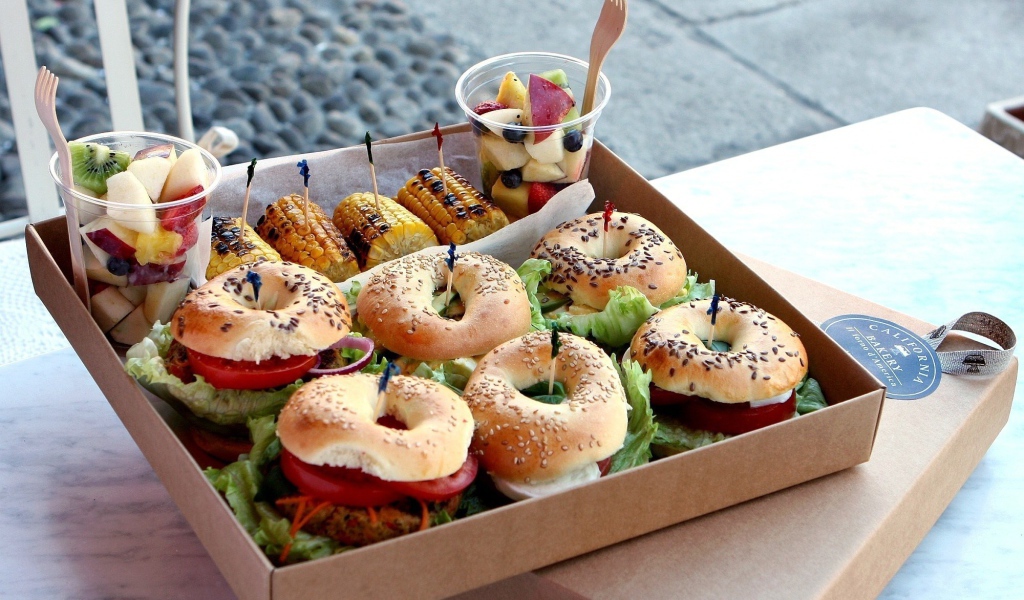 Гамбургеры и кукуруза