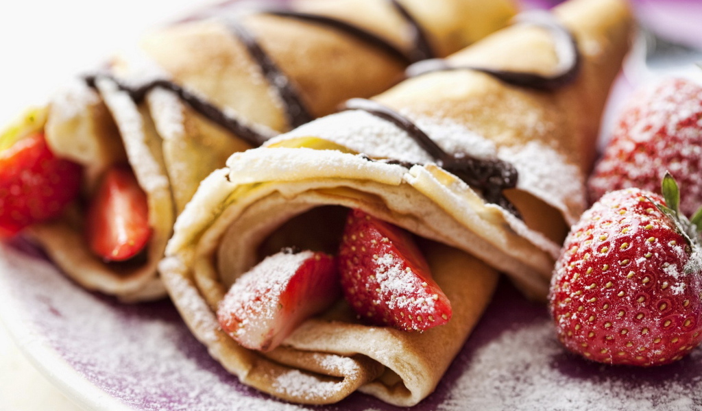 Блинчики с клубникой