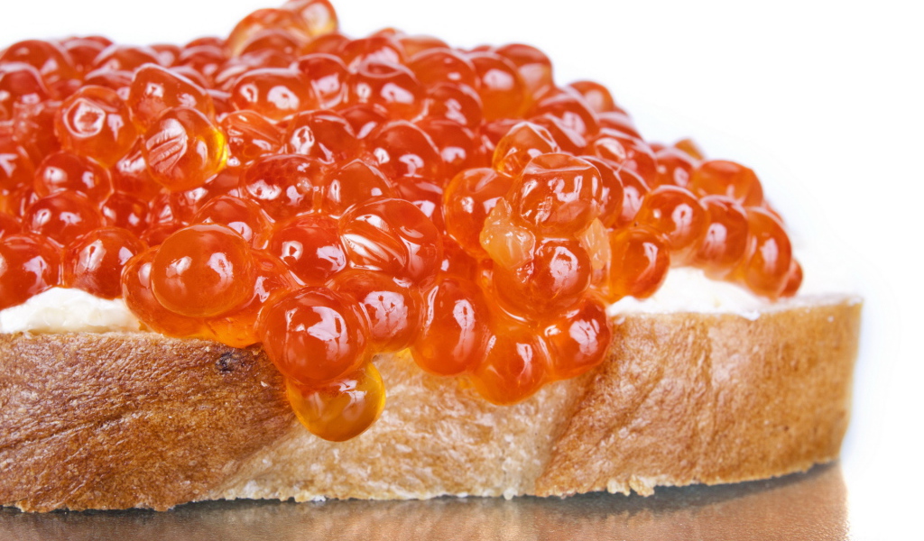 Бутерброд с красной икрой