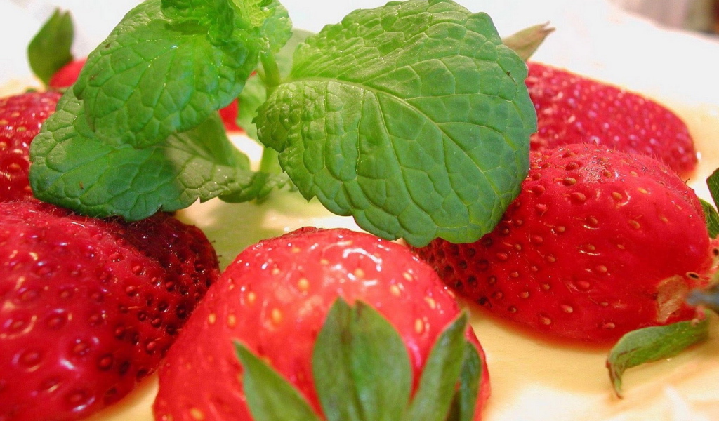 Клубника и мята