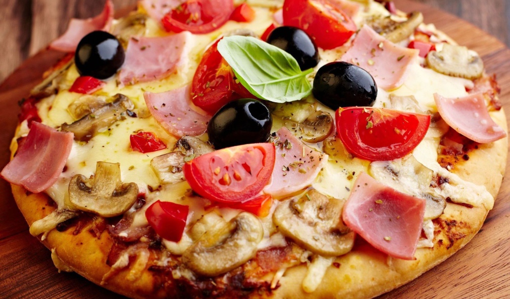 Пицца с помидоркой