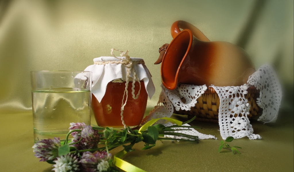 Медовый натюрморт