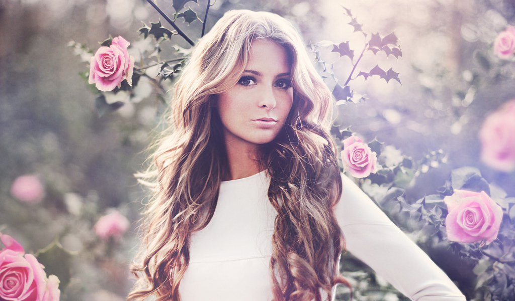 Красавица в розах