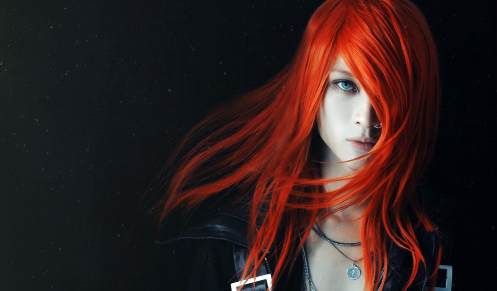 Красноволосая