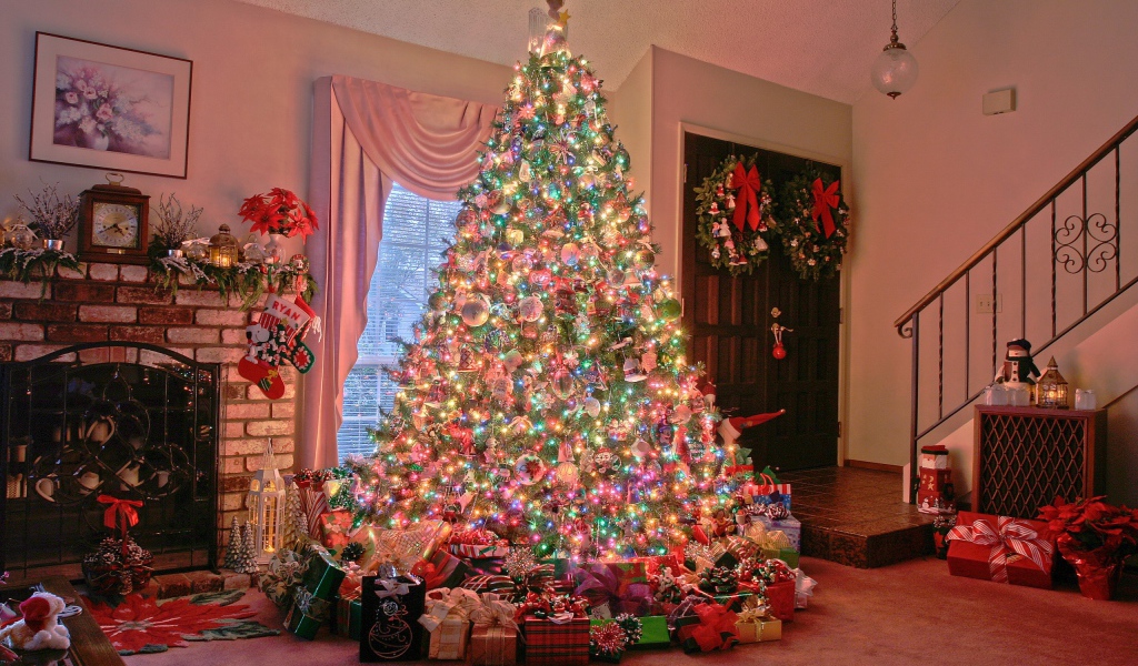 Рождественская елка с подарками