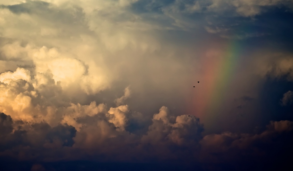 Облака и радуга