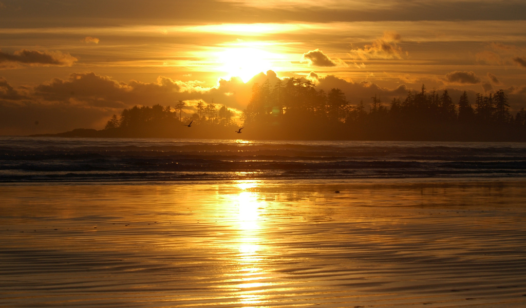 Озеро на закате