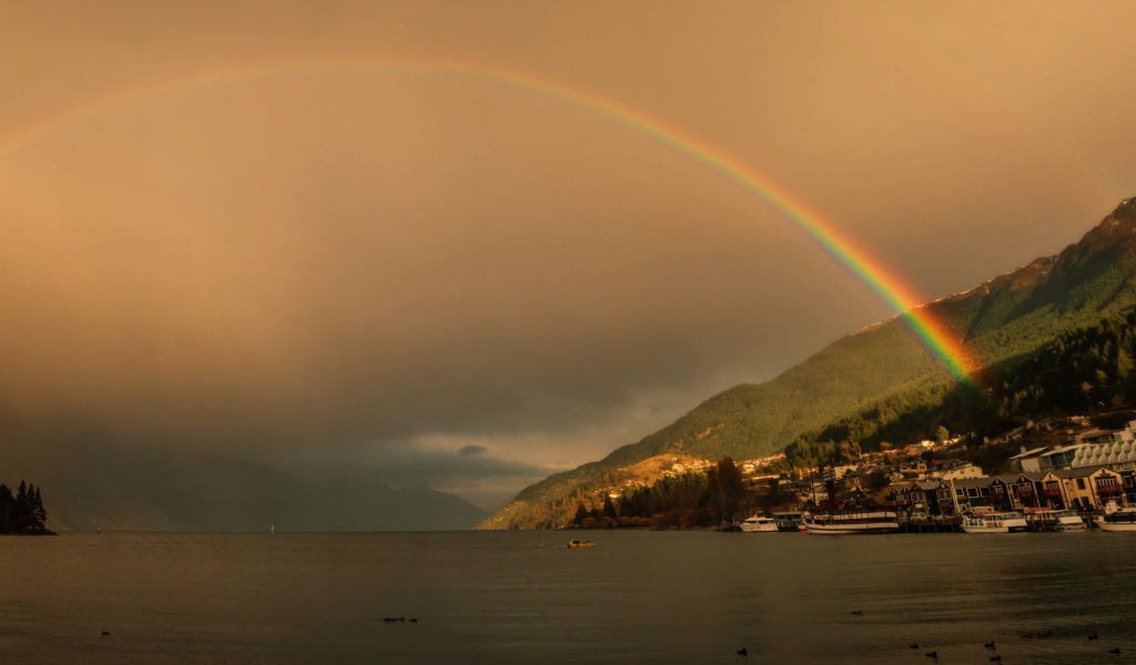 Радуга над озером